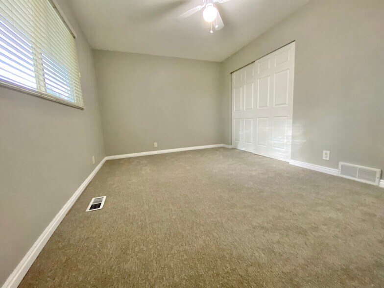 Building Photo - 11440 Sandy Creek Dr