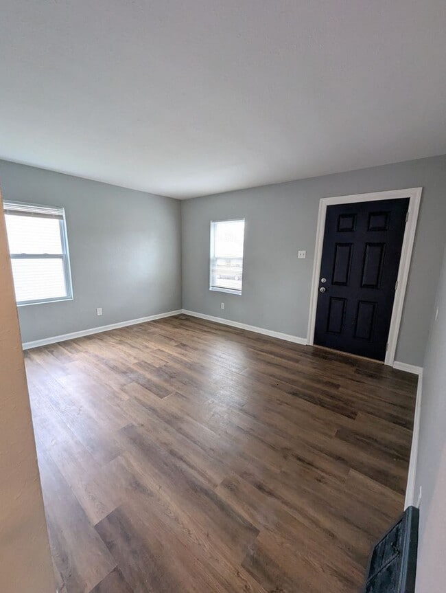 Building Photo - Cutest Corner Lot - Section 8 Friendly