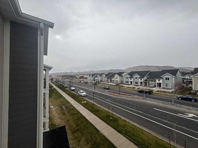 Building Photo - 3 bedroom condo in Herriman