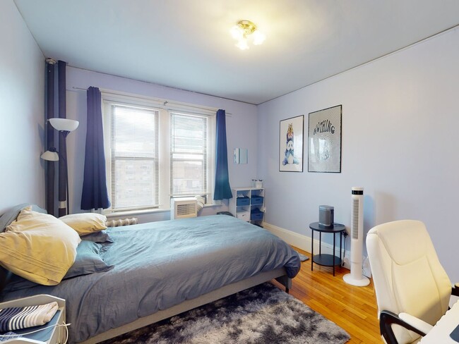 Building Photo - Fenway 3 Bed – Heat & Water Included – 1,003 Sq Ft – 9/1