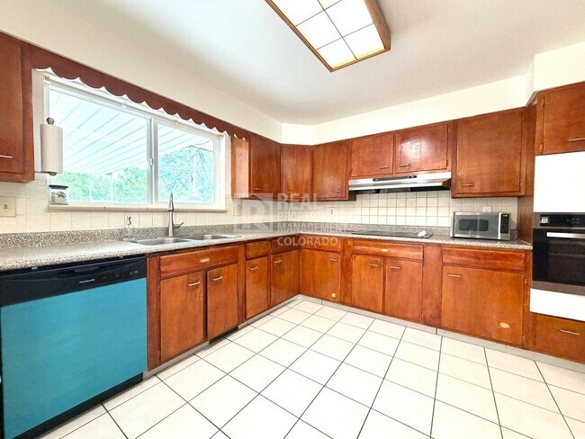 Building Photo - 511 E Panama Dr