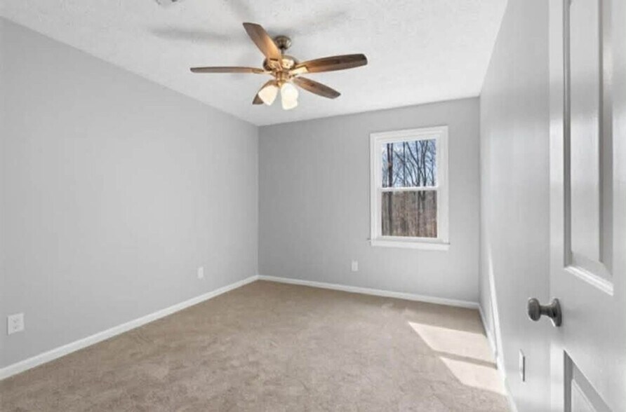 Building Photo - 11 Ridgeview Dr SE