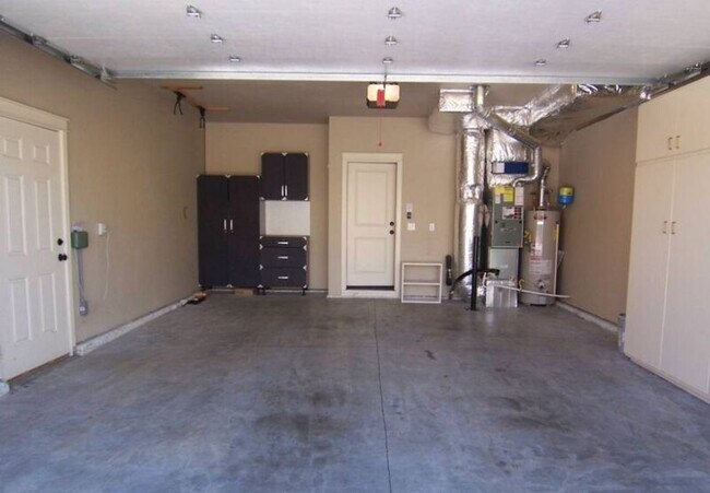 Building Photo - 63118 Dakota Dr