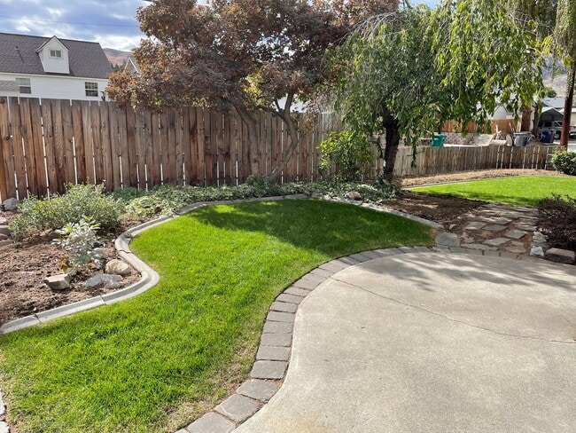 Building Photo - Charming 3-Bed, 2-Bath Home for Rent – Great Neighborhood - 1st MONTH RENT FREE