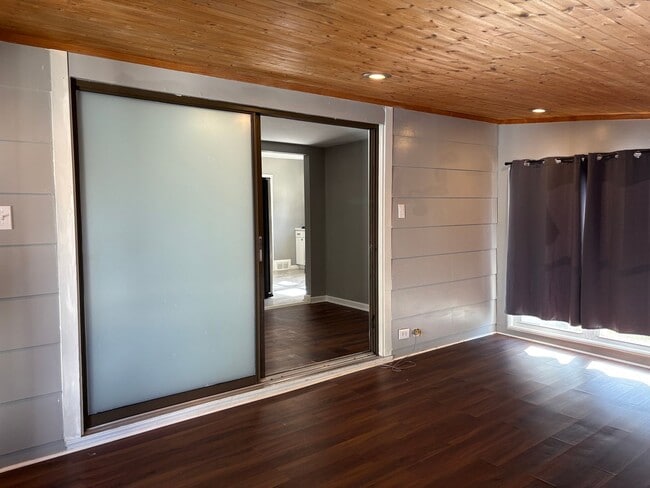 Building Photo - 4 Bedroom, 1 Bathroom House in Walkertown!