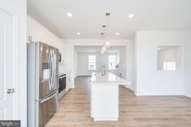 Building Photo - 301 Hillsdale Pl