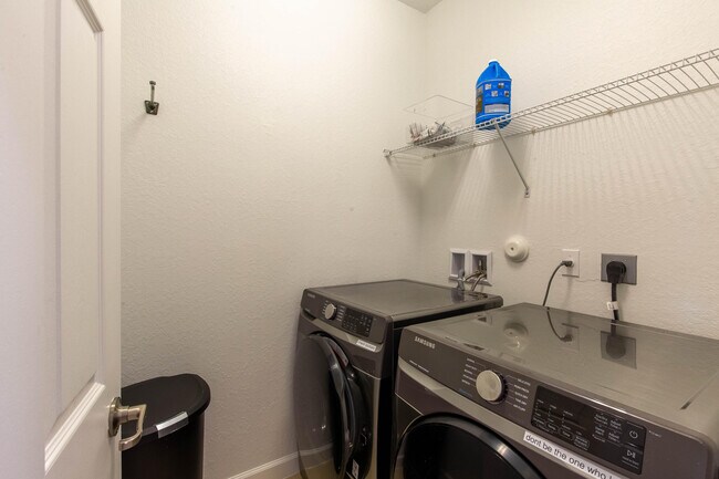 Building Photo - 10349 Wellington Parc Dr