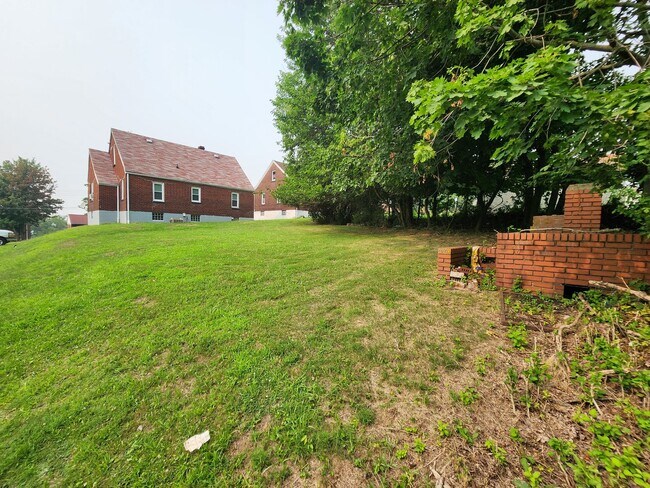 Building Photo - 824 Oak St