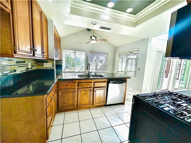 Building Photo - 10 Bluff Point Cir