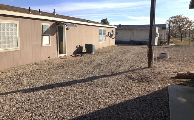 Building Photo - 3+2 Split Floor plan home in New Kingman