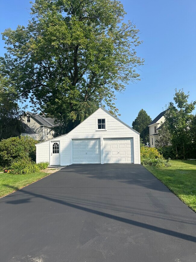 Building Photo - 84 Court St