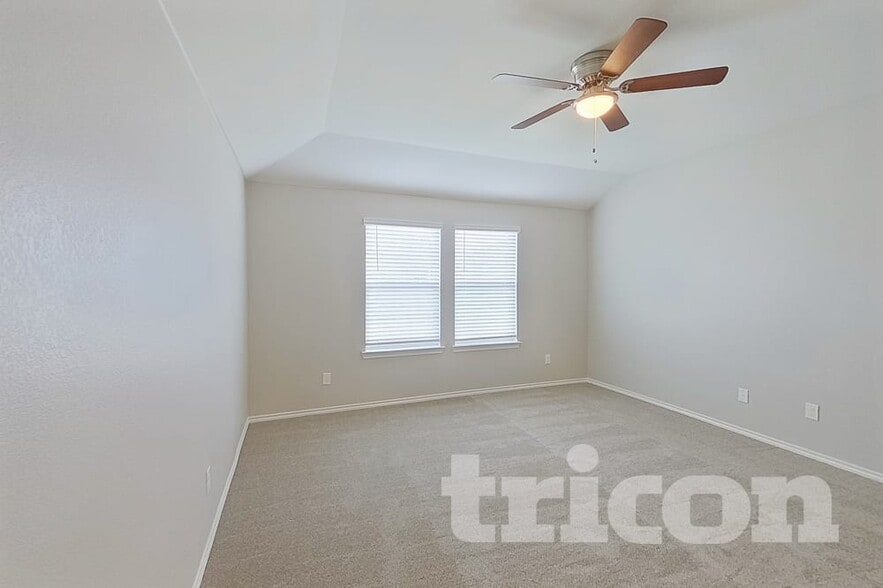 Building Photo - 848 Glover Dr