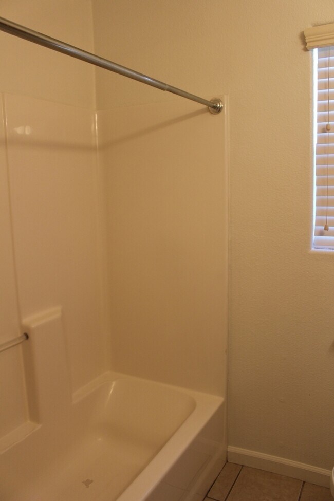 Building Photo - South Ave Turlock