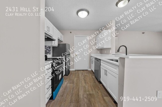Building Photo - 2431 Hill St