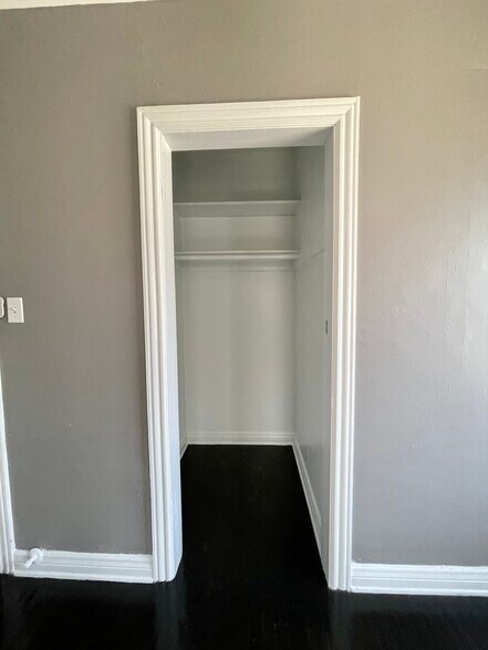 Closet Master Bedroom - 717 1/2 N Ridgewood Pl