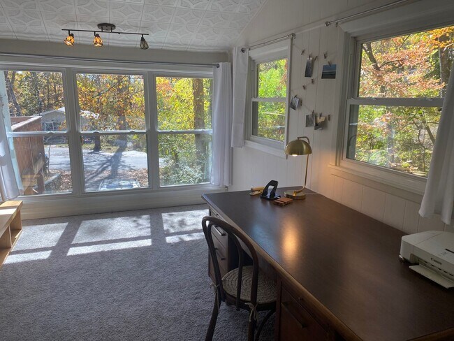 Building Photo - South AVL - 3/2 with Finished Basement!