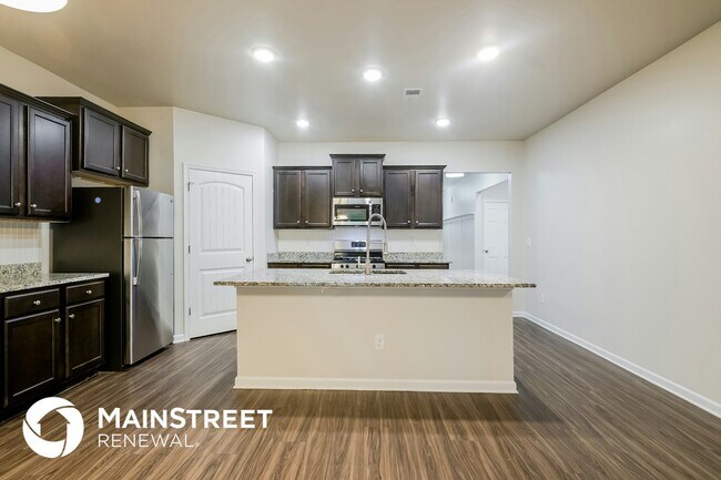 Building Photo - 1080 Park View Dr