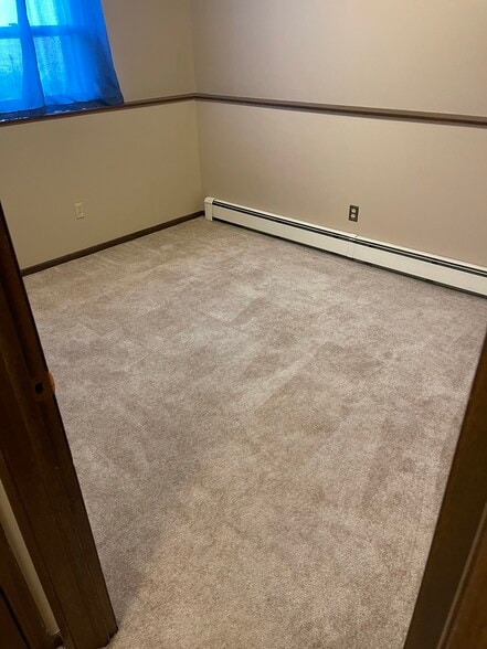 Building Photo - 1211 Greenhill Dr