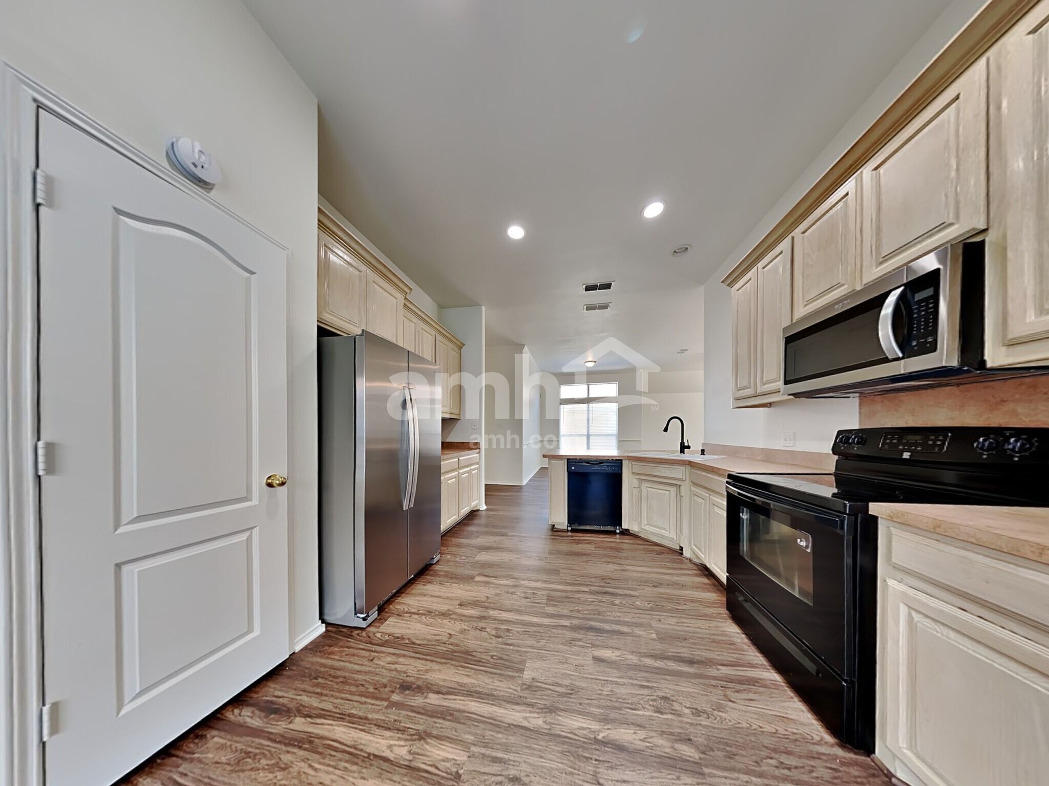 Building Photo - 9020 Saranac Trl