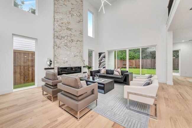 Building Photo - 3731 Cortez Dr