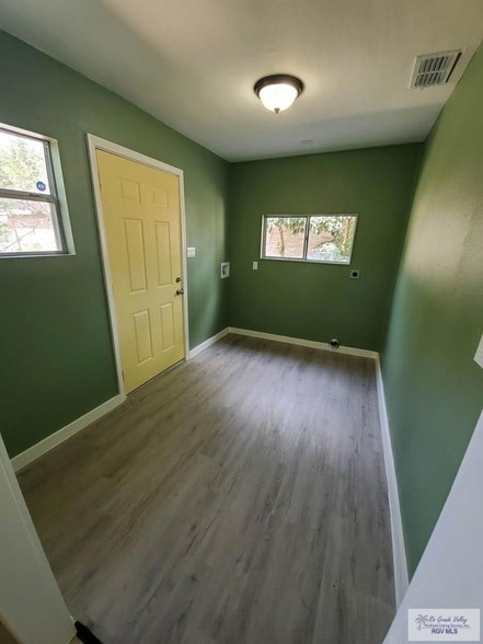 Building Photo - 510 W Buchanan St