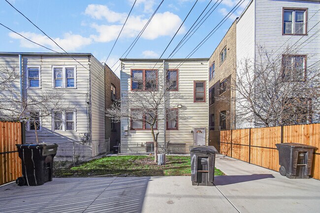 Building Photo - 6441 N Seeley Ave