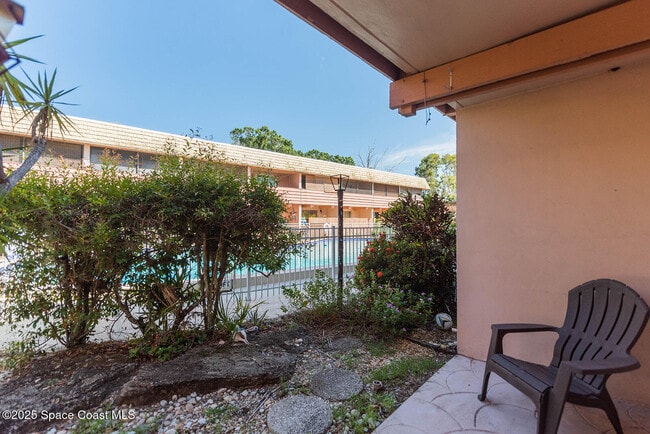Building Photo - 2511 Country Club Dr