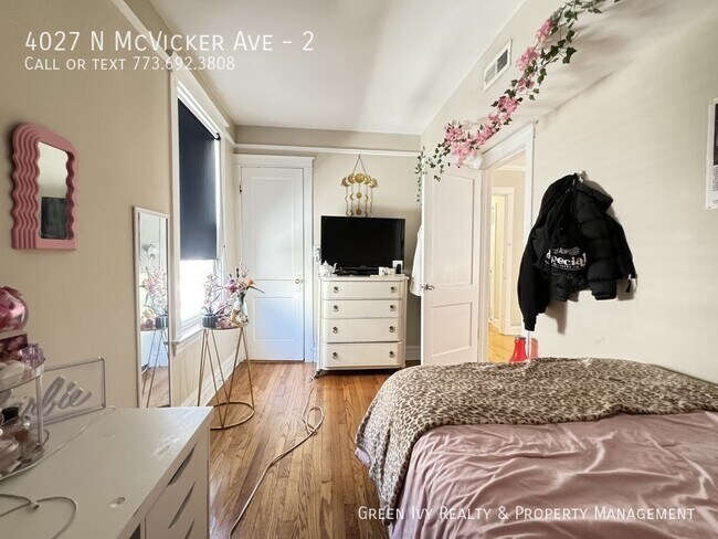 Building Photo - 4027 N McVicker Ave