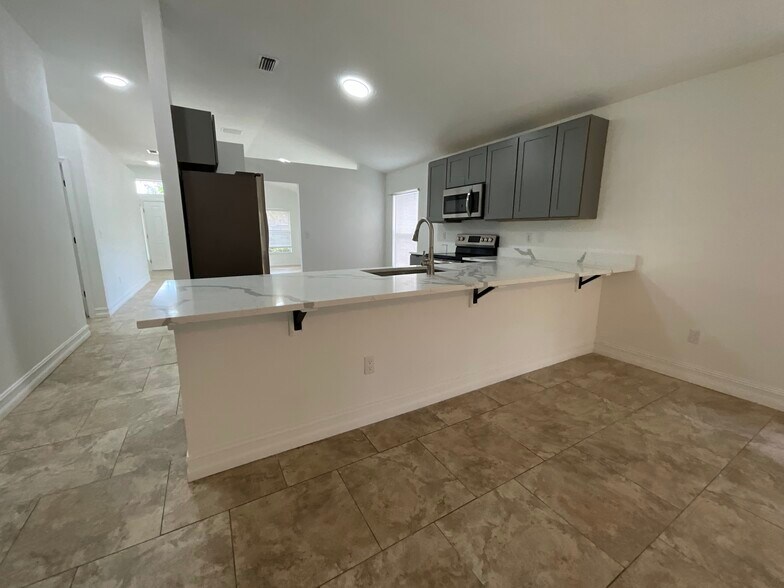 Building Photo - 1451 Morgan Ct