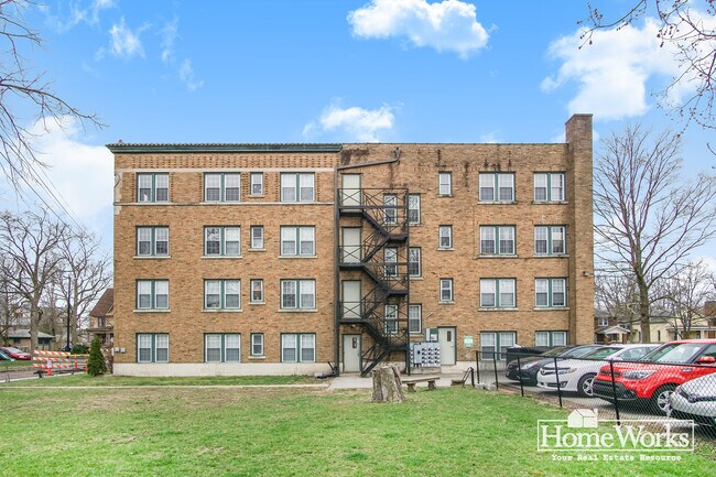 Building Photo - 601 W Lasalle Ave