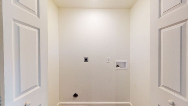 Building Photo - ALL STAINED CONCRETE FLOORING DUPLEX IN HA...