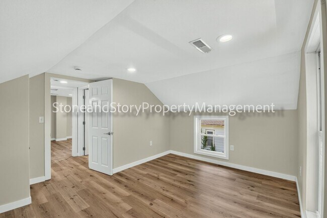 Building Photo - 414 NE Grattan St