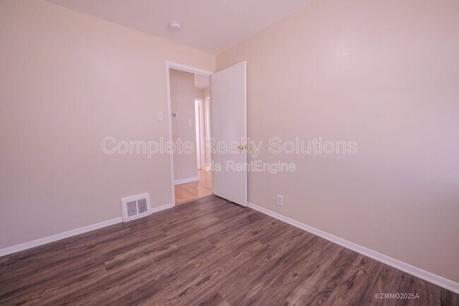 Building Photo - 10200 Tappan Dr