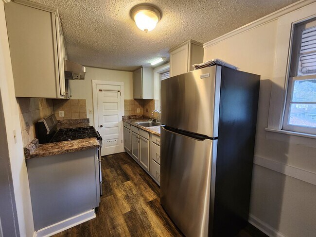 Building Photo - 2269 Camille Dr