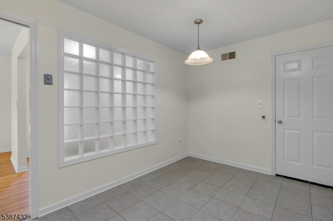 Building Photo - 10 Shelley Pl