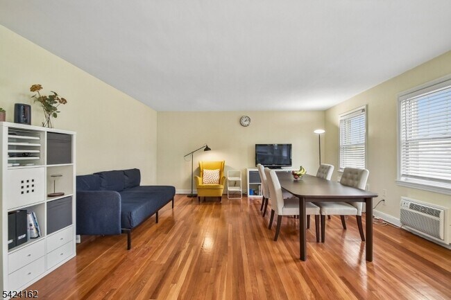 Building Photo - 176 Millburn Ave