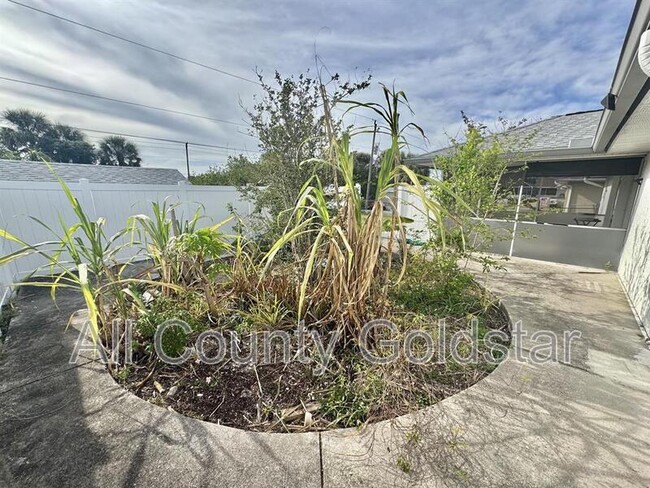 Building Photo - 2587 Logsdon St