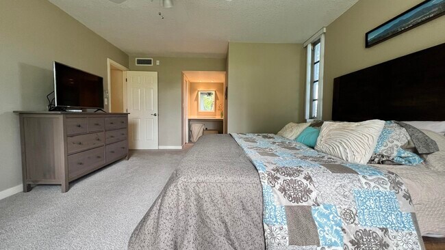 Building Photo - 4017 N Cypress Dr