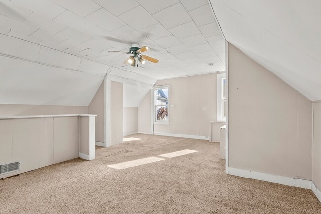 Building Photo - 309 W 10th St