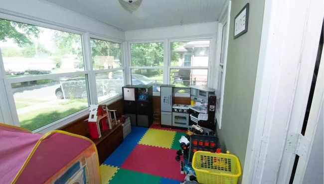 Building Photo - Charming Home in Heart of Rock Island