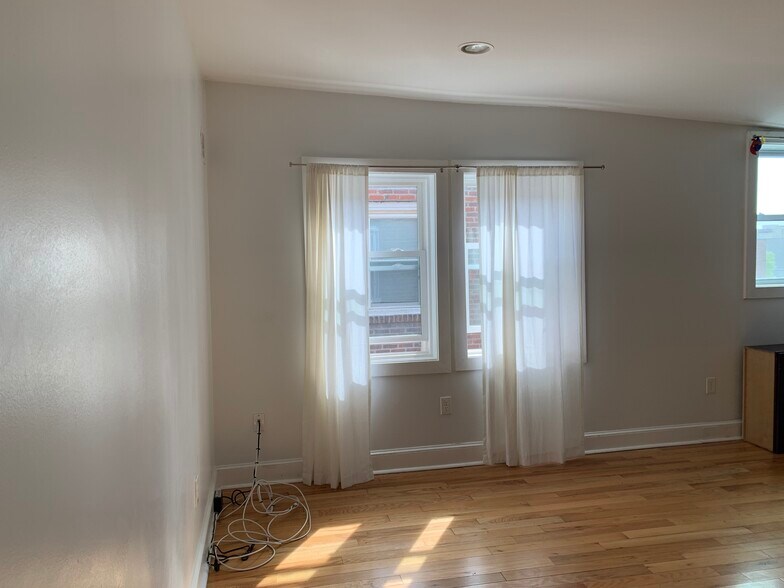 Building Photo - 39 Cricket Ave