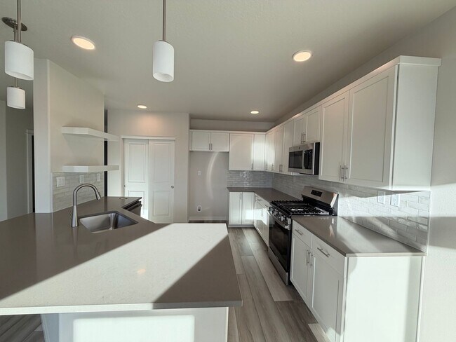 Building Photo - Brand New Hayden Home