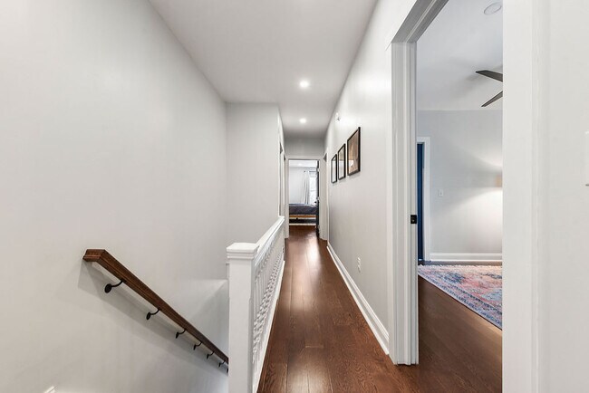 Building Photo - 5470 Hillcrest St