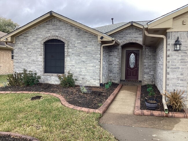 Building Photo - 17046 Clan MacIntosh Dr