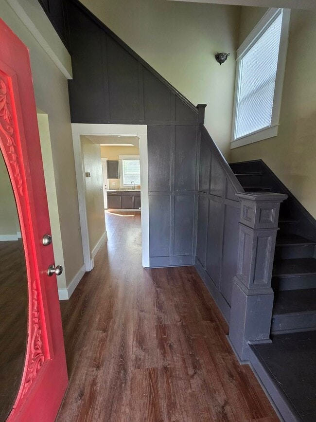 Building Photo - 5 Bedroom Home Corner Lot in N Portland