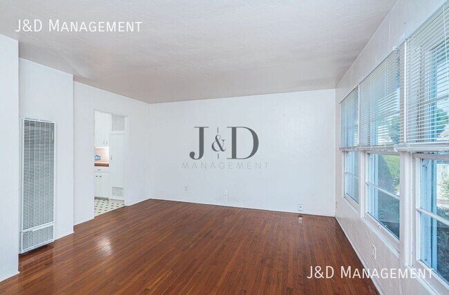 Building Photo - 4376 1/2 LOUISIANA STREET-4376 1/2