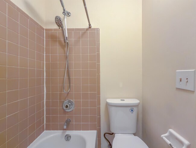 Building Photo - 1104 Greentree Ct