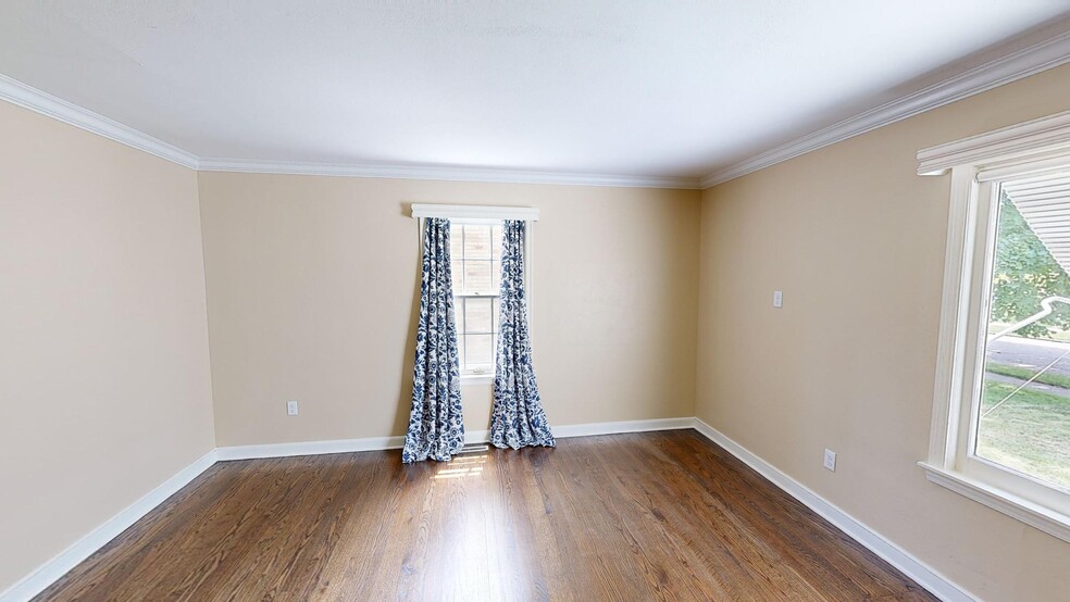 MASTER BEDROOM - 7717 29th Ave