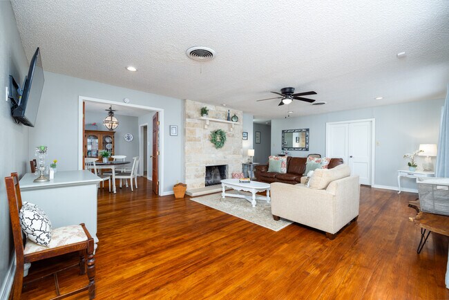 Building Photo - 212 N Magdalen St