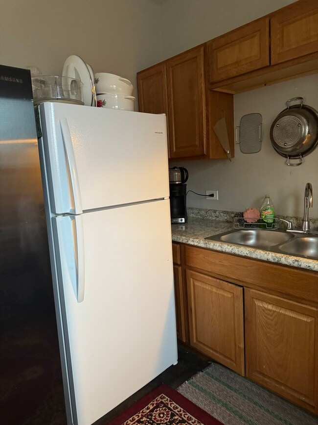 Building Photo - 7013 N Paulina St